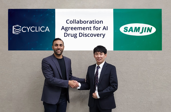 Lee Soo-min (left), head of research center at Samjin Pharmaceutical, shakes hands with Naheed Kurji, CEO of Cyclica, after signing an agreement for joint research on AI novel drug development.