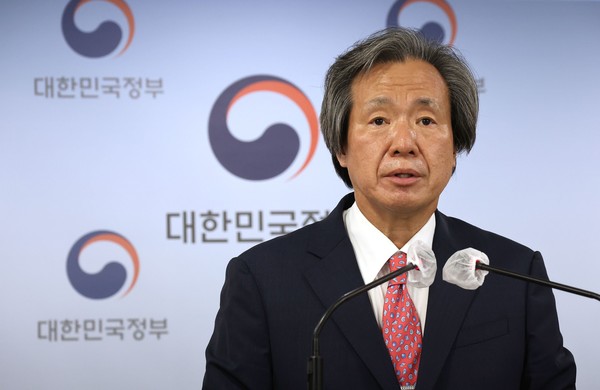 Jung Ki-suck, head of the National Advisory Committee on Infectious Disease Crisis Response, during a press briefing on Wednesday.