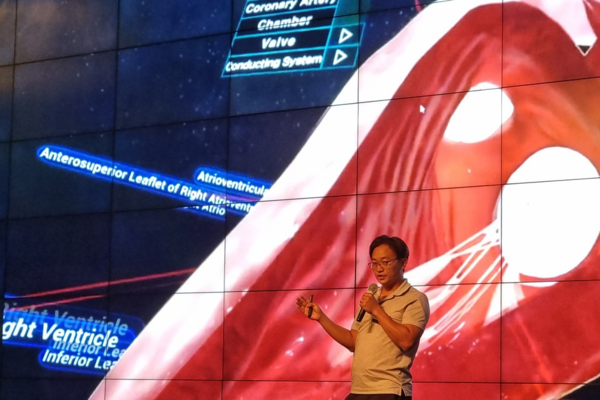 Choi Hyung-jin, a professor in the Anatomy Class of the Seoul National University College of Medicine, makes a presentation on his educational experiences using metaverse at a seminar “Metaverse -- another 20 years to come,” organized by Medical IP at JW Marriott Hotel in eastern Seoul last Friday.