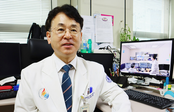 Professor Kim Cheol-woo, who served as the director of the Medical Innovation Office at Inha University Hospital, talked about how he and the hospital prepared for patient experience evaluation in a recent interview with Korea Biomedical Review. (Photo: Courtesy of Inha University Hospital)
