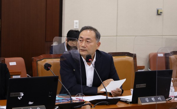 Rep. Kim Won-i of the opposition Democratic Party of Korea speaks at the National Assembly’s administrative inspection on Monday. (Credit: Rep. Kim Won-i’s office)