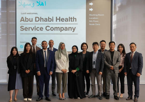 Lunit CBO Jang Min-hong (third from left) and Dr. Afra Rashed Saeed Almesaied Alneyadi (center) pose for a photo after signing the cooperation agreement to test Lunit’s AI-based radiology systems in UAE.