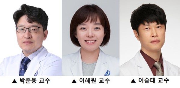 Professors Park Jun-yong (left), Lee Hye-won and Lee Seung-tae of Yonsei University College of Medicine (YUCM) use liquid biopsy to predict the prognosis of hepatocellular carcinoma (HCC) patients and observe post-cancer treatment reactions .