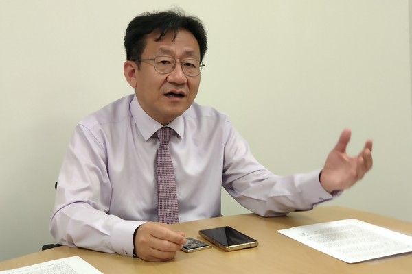 Park Hee-cheol, director of the Proton Therapy Center at SMC, emphasized the importance of multidisciplinary treatment to gradually erase the “gray area” where surgery, radiation, or chemotherapy cannot work alone in a recent interview with Korea Biomedical Review.