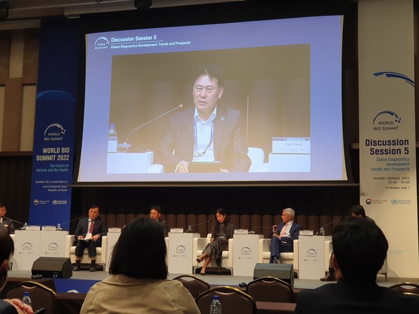 SD Biosensor CEO Heo Tae-Young responds to questions during the discussion session on global diagnostics trends and prospects at the World Bio Summit (WBS 2022) at the Grand Walkerhill in Seoul on Wednesday.