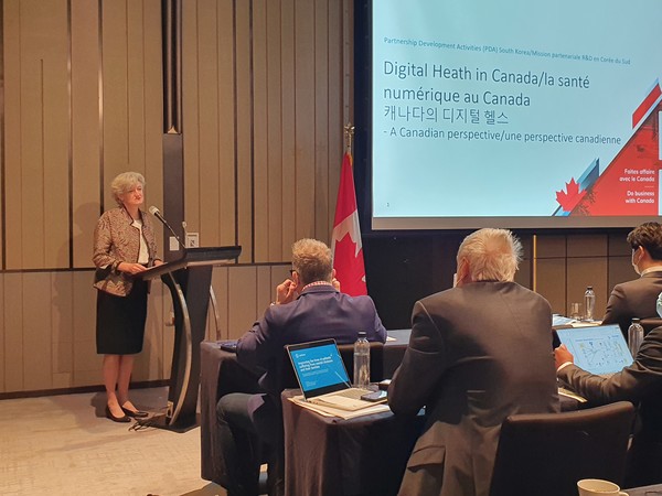 Chargée d’Afaires of Canada to the Republic of Korea, Tamara Mawhinney delivers welcoming remarks on day 2 of the Canada-Korea Digital Health Innovation Forum on Wednesday.