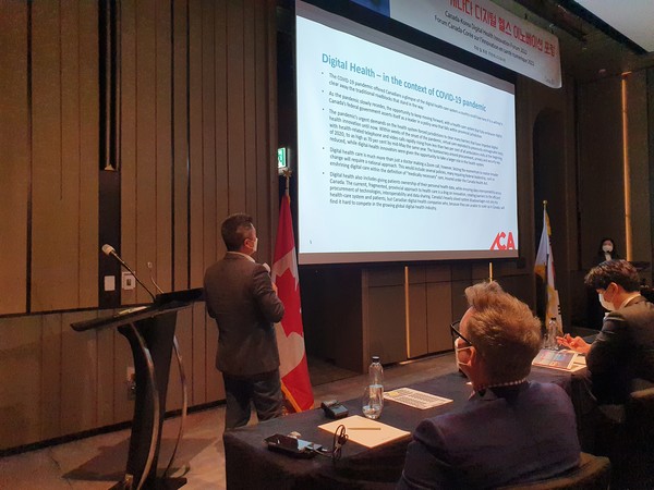 Industrial technology advisor, Neil Liu, from the National Research Council of Canada presented the  challenges and opportunities of Canada's digital healthcare industry at  the Canada-Korea Digital Health Innovation Forum at the Fairmont Ambassador Hotel on Wednesday.