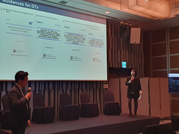 MFDS Assistant Director of Digital Health Devices Division Han Young-min (right) presents about the regulatory pathway for digital therapeutics (DTx) in South Korea on Tuesday in Seoul.