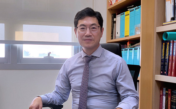 Kim Kyoung-kon of the Family Medicine Department at Gachon University Gil Medical Center, who took office as the sixth president of the Asia-Oceania Association for the Study of Obesity (AOASO), said he would take the lead in positive obesity policymaking through cooperation with the international community in an interview with Korea Biomedical Review last Tuesday.