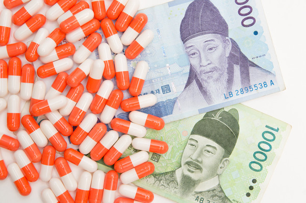 Pharmaceutical companies are expressing concerns about the government's new plans to add Canada and Australia when calculating the foreign average drug price.