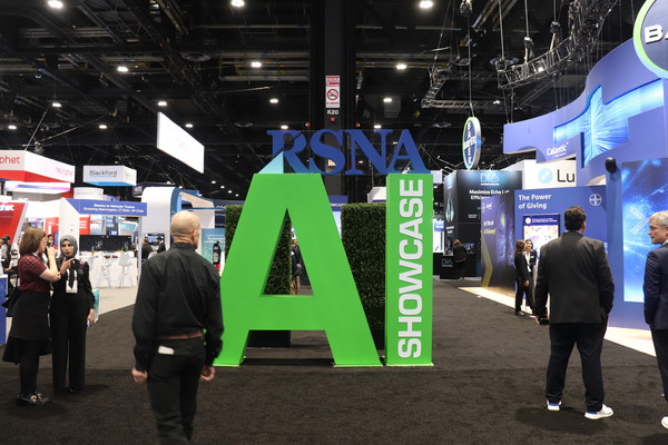 The AI Showcase zone attracted tremendous attention from RSNA participants. 