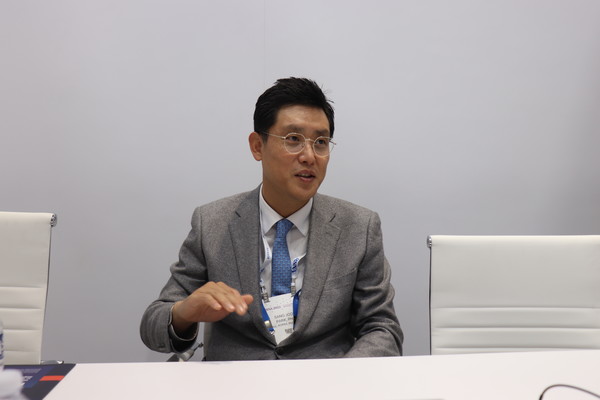 Medical IP CEO Park Sang-joon explains the company’s products and goals at RSNA 2022 during an interview with Korea Biomedical Review on the sidelines of the RSNA 2021 at the McCormick Place Convention Center in Chicago, Ill., on Monday.