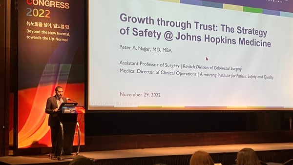 Peter Najjar, medical director of Johns Hopkins Medicine’s Armstrong Institute for Patient Safety & Quality, explained the hospital’s High Reliability Organization, which established “safety enhancement” as its strategy to restore social trust collapsed due to Covid-19 in the same forum.