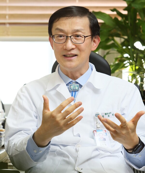 Professor Kim Hee-je of the Hematology Department at the Catholic University of Korea Seoul St. Mary’s Hospital