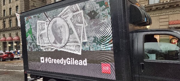 A protest truck criticizing Gilead Sciences in front of the hotel. (Credit: Korea Biomedical Review)