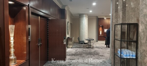 The picture shows an empty lobby area outside the conference room where SD Biosensor held its corporate presentation at JW Marriot Hotel in San Francisco, California on Tuesday. (Credit: Korea BIomedical Review)