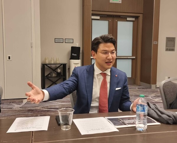 Lotte Biologics CEO Richard Lee speaks to Korean reporters during the 2023 JP Morgan Healthcare Conference.