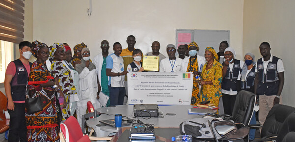 A picture taken during the medical device workshop conducted by Yonsei University Health System (YUHS) and Korea International Cooperation Agency (KOICA) in Senegal.