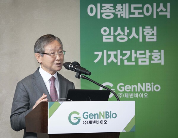 Professor Kim Kwang-won at Gachon University Gil Medical Center speaks at the news conference.