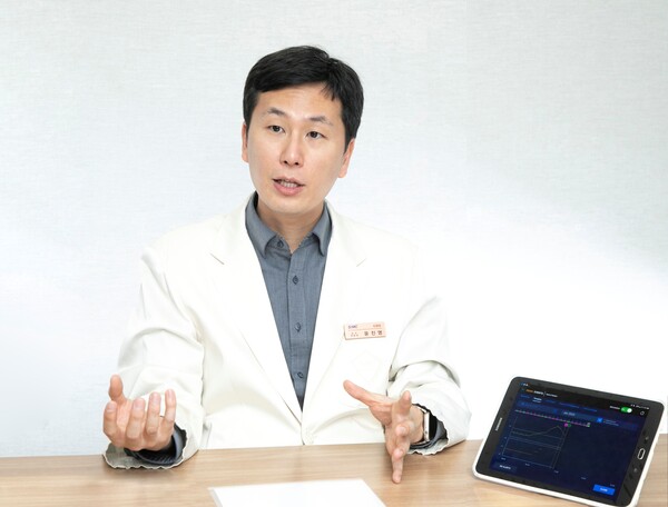 Professor Yoon Jin-young of the Department of Neurology at Samsung Medical Center, who also serves as the educational director at the Korean Movement Disorder Society, talks about the advantages and disadvantages of deep brain stimulation surgery to treat Parkinson's disease during a recent interview with Korea Biomedical Review.