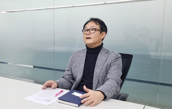DuChemBio CEO Kim Jong-woo explains his company’s radiopharmaceutical products and future plans during a recent interview with Korea Biomedical Review.