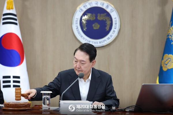 President Yoon Suk-yeol ordered government officials to expand the 24-hour pediatric emergency care system. (Credit: Office of the President)