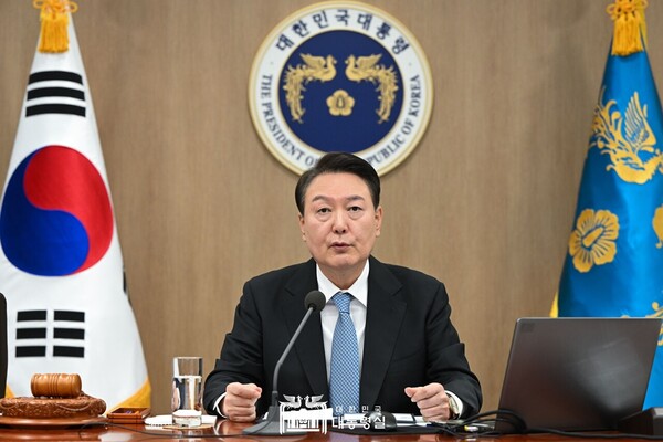 President Yoon Suk Yeol ordered relevant ministries to foster Korea's biohealth industry as the nation's next growth engine. (Credit: Office of the President)