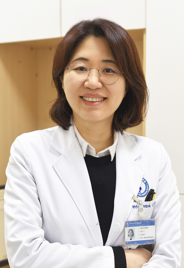 Professor Shin Yun-mi at Ajou University Medical Center