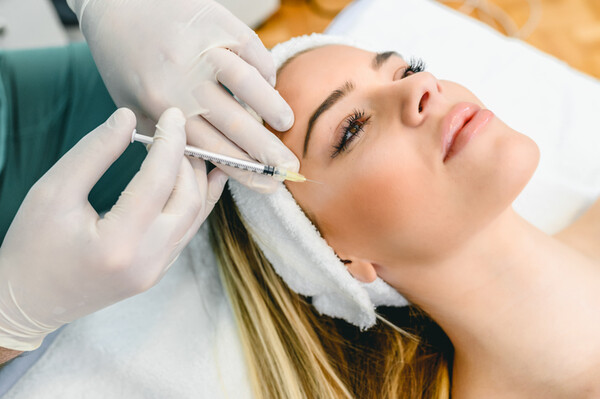  Facing stiff competition in Korea's aesthetic market, clinics have dropped prices in an effort to attract more customers. (Credit: Getty Images)