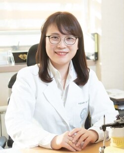 Professor Lee Yeon-hee’s team at Kyung Hee University Medical Center has found that bad breath can worsen if a person wears a single mask for a long period.