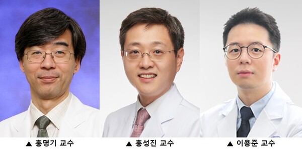 A Severance Hospital research team has found that a treatment that controls statin intensity to suit low-density lipoprotein cholesterol (LDL-C) treatment targets in atherosclerotic cardiovascular diseases is equally effective to high-intensity maintenance therapy while lowering statin-related side effects. (From left) Professors Hong Myeong-ki, Hong Sung-jin, and Lee Yong-joon (Courtesy of Severance Hospital)