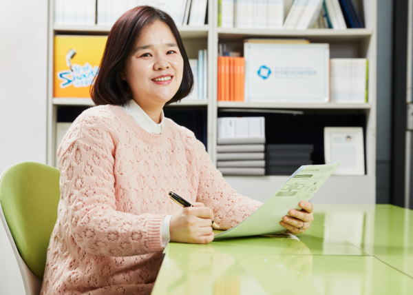Kim Mi-young, who heads the Korean Society of Type 1 Diabetes, stressed the need to provide institutional support for children with the disease to attend school and study with ease in a recent interview with Korea Biomedical Review.
