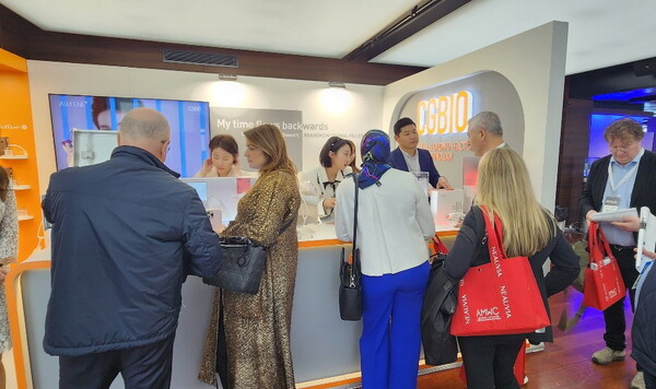 Participants visiting CG Bio’s booth at the Aesthetic and anti-aging Medicine World Congress (AMWC) 2023 held in Monte Carlo, Monaco, from March 30 to April 1.
