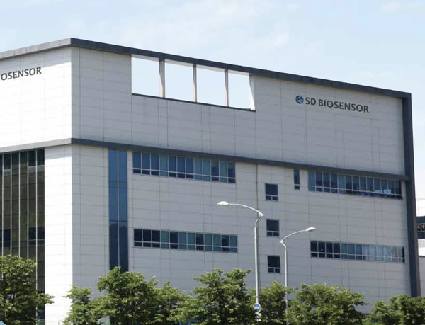 Kiwoom Securities has lowered the target price of SD Biosensor to 24,000 won.