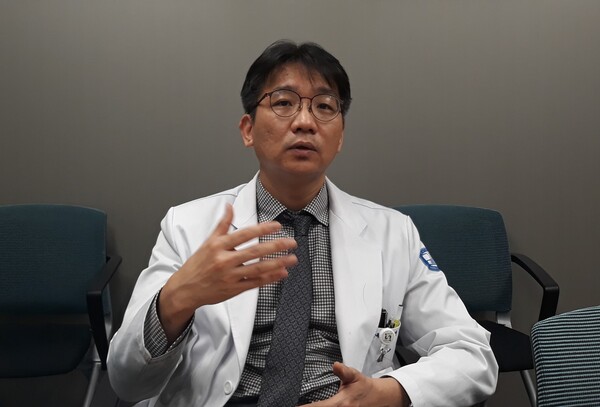 Jeon Young-woo, a professor of hematology at Yeouido St. Mary's Hospital