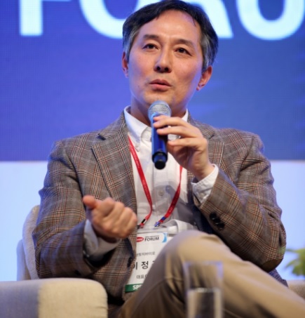 Bridge Biotherapeutics CEO Lee Jeong-kyu speaks in a recent meeting with reporters. (Source: Bridge Bio)
