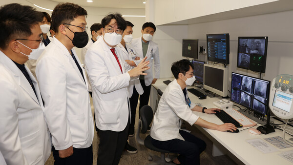 Physicians check the results of the X-ray examination in the positioning room, where the final X-ray examination is taken and the results are checked before the heavy particle therapy.