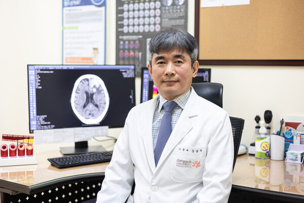 Professor Kim Dong-eog of the Department of Neurology at Dongguk University Ilsan Hospital 