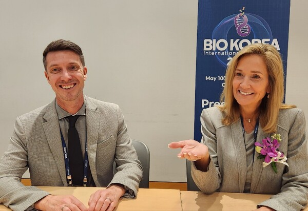 Jerome Armellini (left), IQVIA’s Asia Head of Clinical Development & Operations Strategy, Research & Development Solutions, and Cynthia Verst, IQVIA’s President of Design and Delivery Innovation, Research & Development Solutions, speak to reporters on the sidelines of BIO Korea 2023.