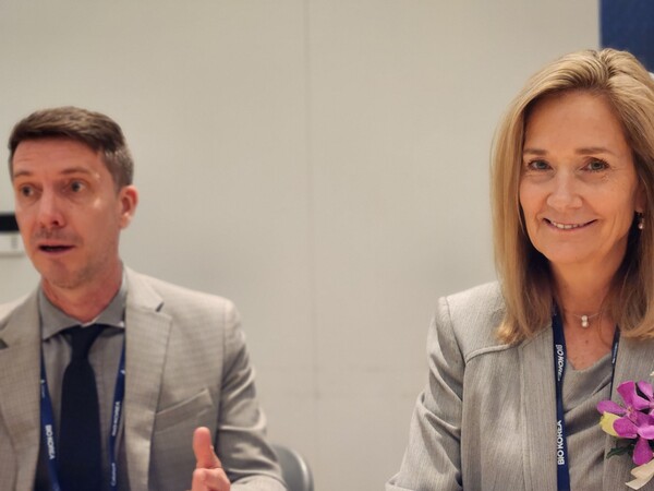 Jerome Armellini (left), IQVIA’s Asia Head of Clinical Development & Operations Strategy, Research & Development Solutions, and Cynthia Verst, IQVIA’s President of Design and Delivery Innovation, Research & Development Solutions, speak to reporters on the sidelines of BIO Korea 2023.
