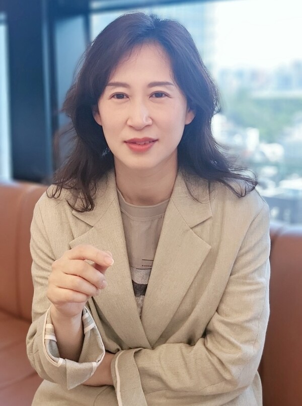 Yunni Lim, Clinical Operations Portfolio Leader and Geography Lead of Korea Product Development Global Clinical Operations at Roche, speaks during an interview with Korea Biomedical Review. 