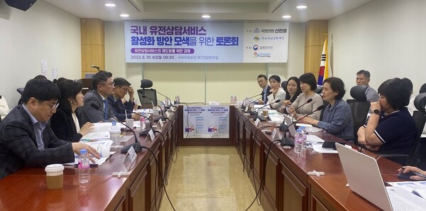 A public debate to explore ways to revitalize genetic counseling services in Korea was held at the National Assembly on Wednesday, hosted by Rep. Shin Hyun-young of the Democratic Party of Korea and the Korea Rare Disease Foundation, and sponsored by the Korea Disease Control and Prevention Agency and Korea Healthlog, a sister paper of Korea Biomedical Review.
