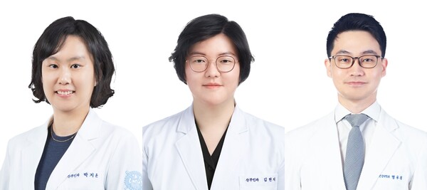 A Seoul National University Bundang Hospital team found that VR technology can improve maternal-fetal bonding. They are, from left, Professors Park Jee-yoon, Kim Hyeon-ji, and Myung Woo-jae.