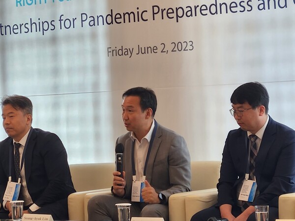 KT Healthcare Senior Vice President Yim Seung-hyouk (second from left) emphasized the importance of global R&D in digital health  for aiding infectious disease surveillance in Seoul on Friday.