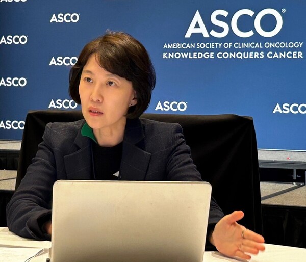 Professor Kim Hye-ryun of the Oncology Department at Severance Hospital stresses the need for the early treatment of lung cancer based on a better reimbursement system during a recent interview with Korea Biomedical Review.