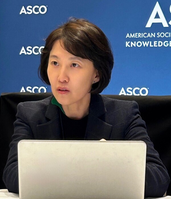 Professor Kim is also a director for insurance at the Korean Association for Lung Cancer (KALC).