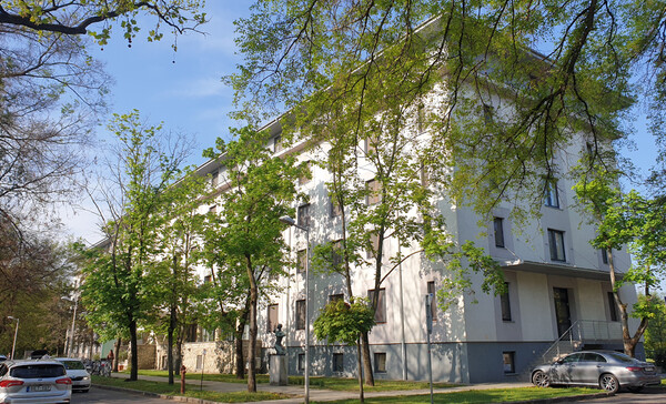 Korean student dormitory on the campus of University of Debrecen Medical School. It is also shared by Hungarian students. (Credit: Korea Biomedical Review)