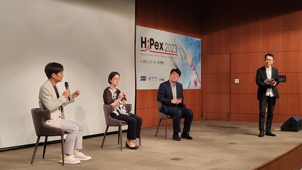 From left, Drs. Park, Lee, and Cha answer questions after their presentation. (Photos: Korea Biomedical Review)