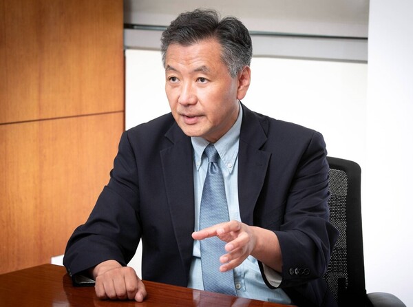 Dr. Harold Kim, a leading expert in asthma treatment, explains the latest treatment trends during a recent interview with Korea Biomedical Review. He is also a professor at McMaster University Faculty of Medicine/Western University and former president of the Canadian Asthma and Allergy Society.