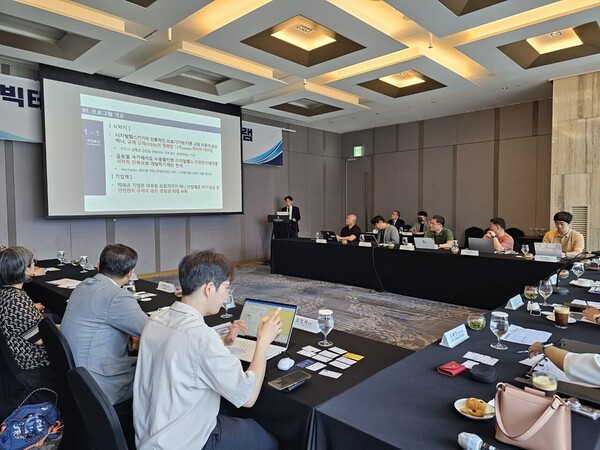 On Monday, the Ministry of Food and Drug Safety held the “Big Tech Company Regulatory Innovation Program Meeting” at the Grand InterContinental Seoul Parnas Hotel. Each corporate participant’s presentation was held behind closed doors.